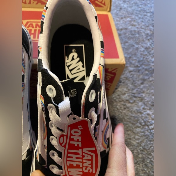 NIB NWT Vans Rainbow Checkerboard Ladies Sneakers Size 7 IOB - Picture 2 of 10